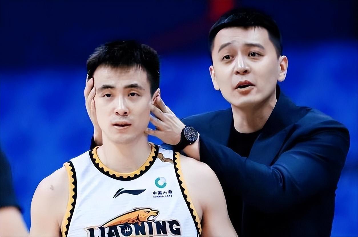 九游官方正版-赵继伟4+4+3拼尽全力!威尔斯10+2,莫兰德8+7,亨特6+1,辽篮落后9分